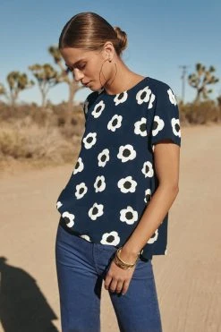 W22A Tops Daisy Top In Ladybell