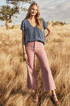 W22A Drew Cropped Flares In Pink Corduroy
