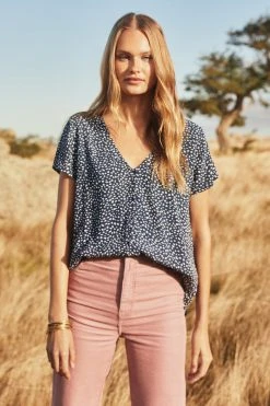 W22A Drew Cropped Flares In Pink Corduroy