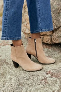 W22B Sadie Boots In Light Taupe Suede Footwear