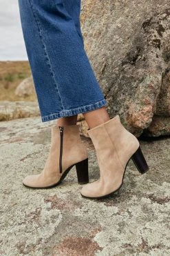 W22B Sadie Boots In Light Taupe Suede Footwear
