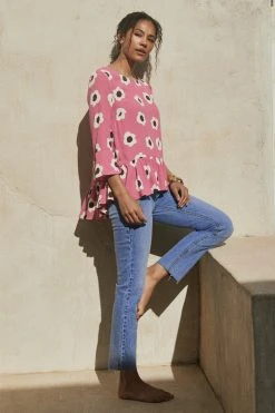 W22A Winter Celeste Top In Zinnia