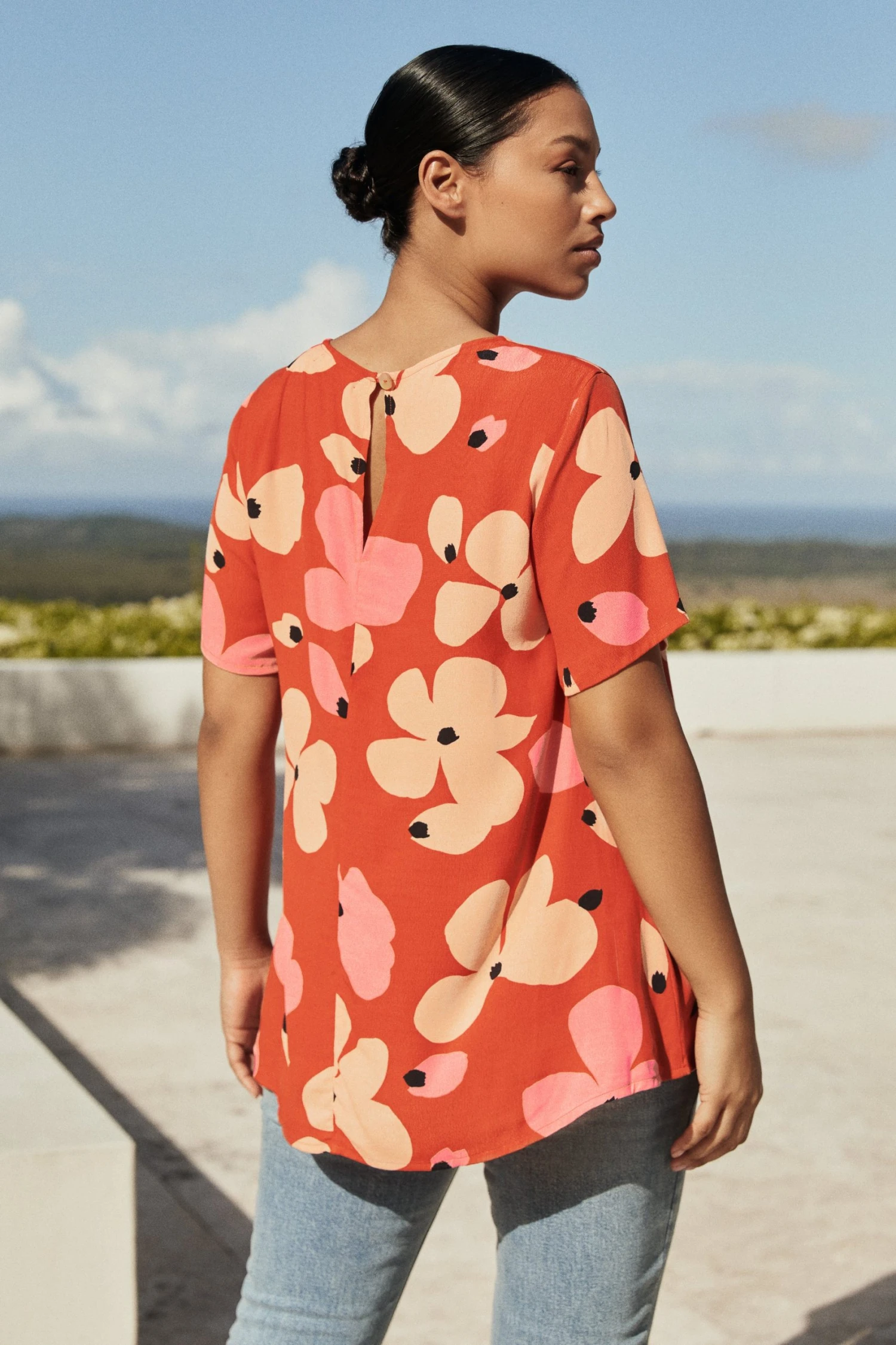 W22D Daisy Top In Fire Bloom 2 W22D Daisy Top In Fire Bloom