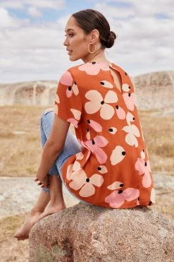 W22D Daisy Top In Fire Bloom 12 W22D Daisy Top In Fire Bloom