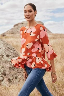 W22D Winter Celeste Top In Fire Bloom